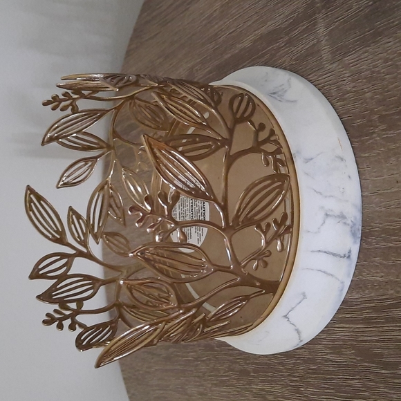 Bath & Body Works - Picture 1 of 2